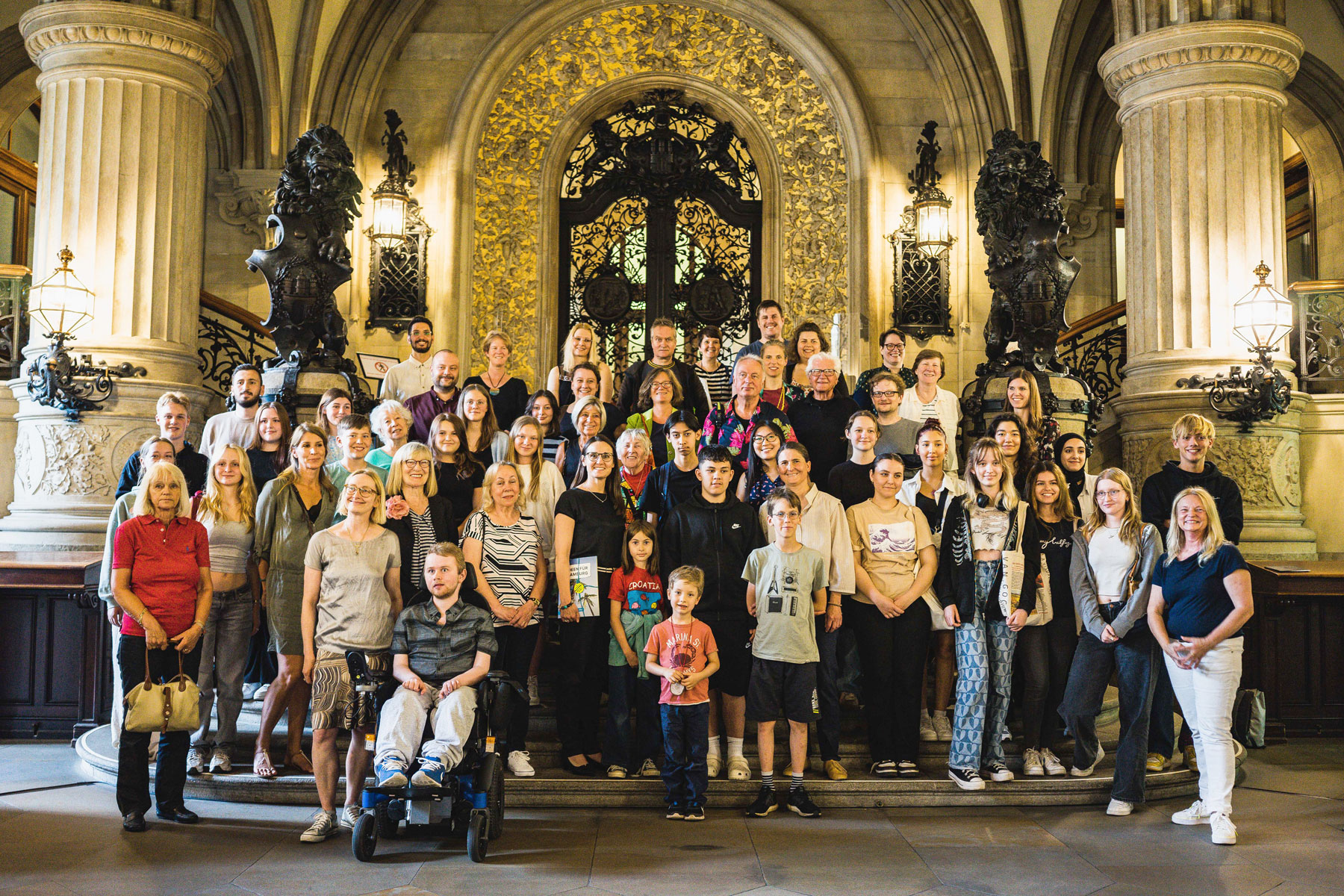 gruppenbild_09611_edited_cu